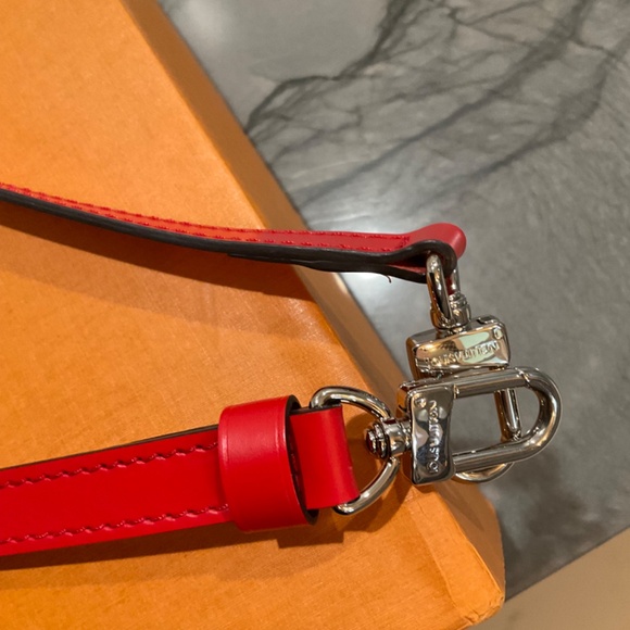 EUC Louis Vuitton Alma PM Epi leather “Cocquelicot” with crossbody strap red - Picture 15 of 16